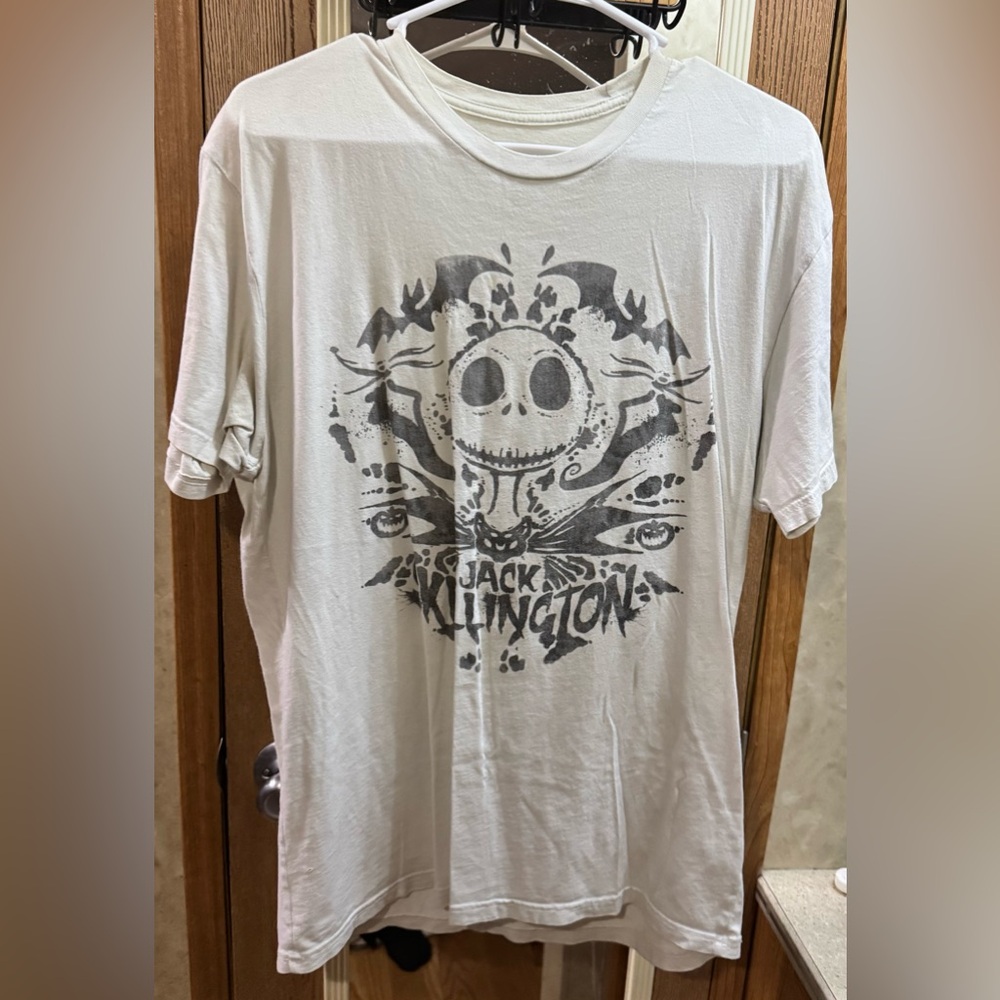 RARE! Disney Cast Exclusive T-Shirt – 2017 Cast Member Edition – Size L